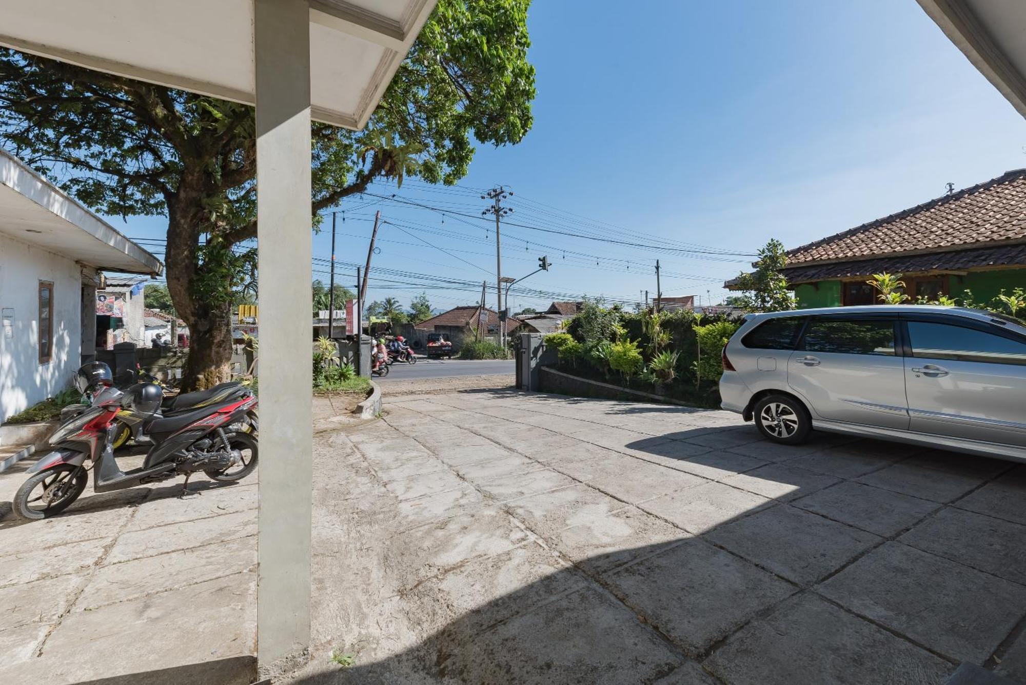 فندق Reddoorz Syariah @ Jl Raya Sukabumi Sukaraja  المظهر الخارجي الصورة